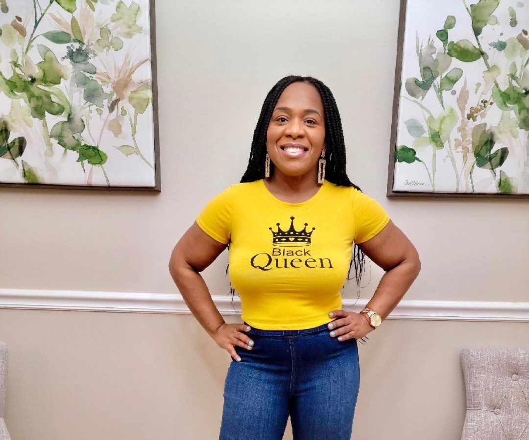 Black Queen Crop Top Tees