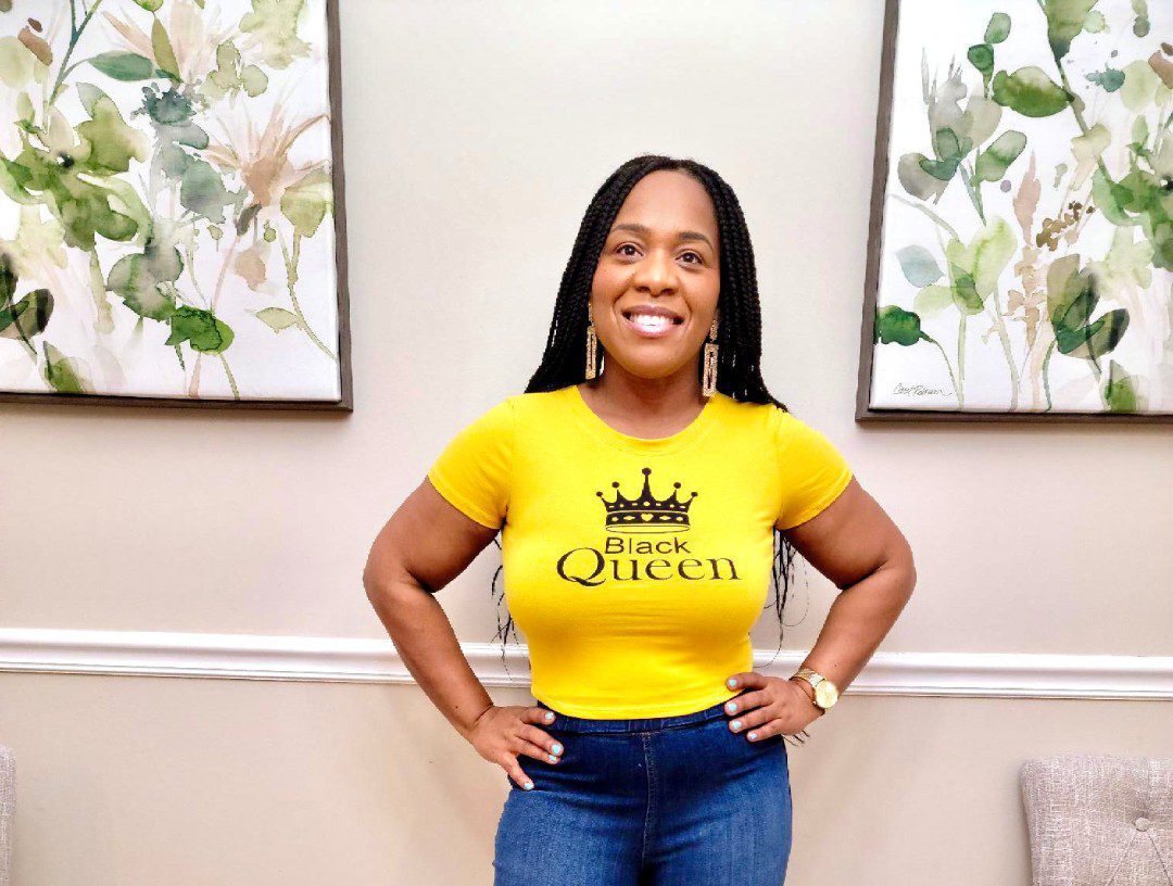 Black Queen Crop Top Tees